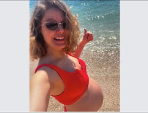Burcu Biricik’ten hamilelik fotoğrafları: Minikoyla ilk deniz